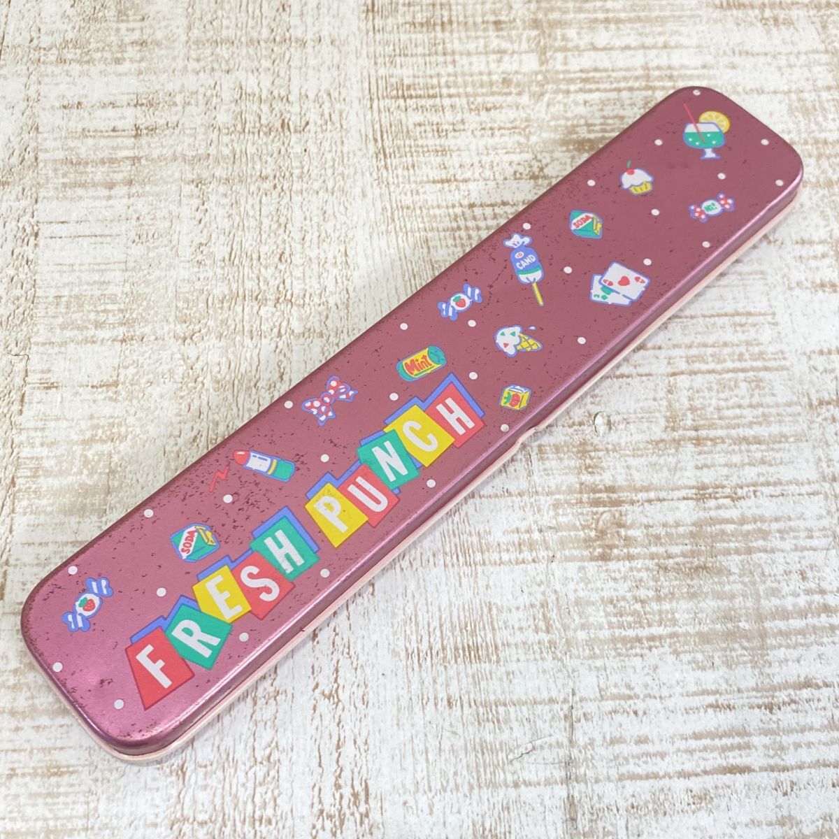 CI06m【雑貨】フレッシュパンチ サンリオ 缶ケース ペンケース