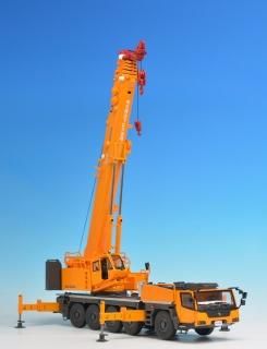 赤い トライアングクレーン 移動式クレーン モバイルクレーン クレーン