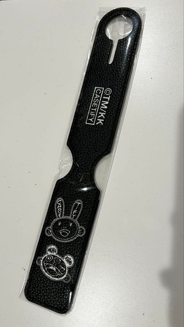 村上隆　ケースティファイ　CASETiFY カイカイキキ ラゲージタグ　LA限定 TAKASHI MURAKAMI x CASETiFY: MR. DOB をご紹介。 先行販売: 2025年4