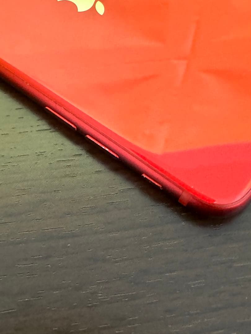 Apple iPhone SE (第2世代) 赤 画面にひびあり